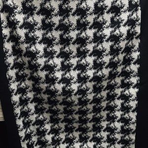 DKNY Pencil Knee Length Skirt in Black/White Contrast Front Sz 8